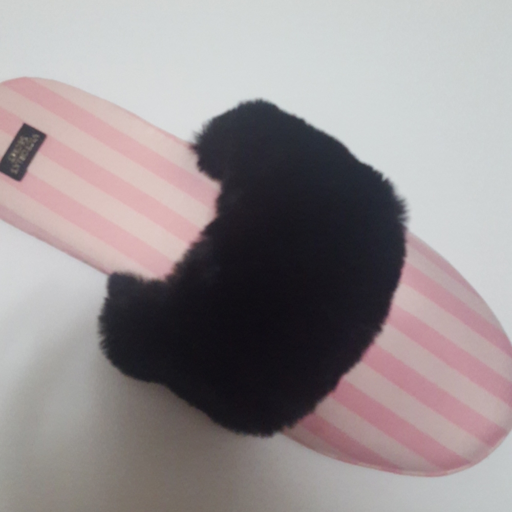 Slippers - Picture 3 of 4